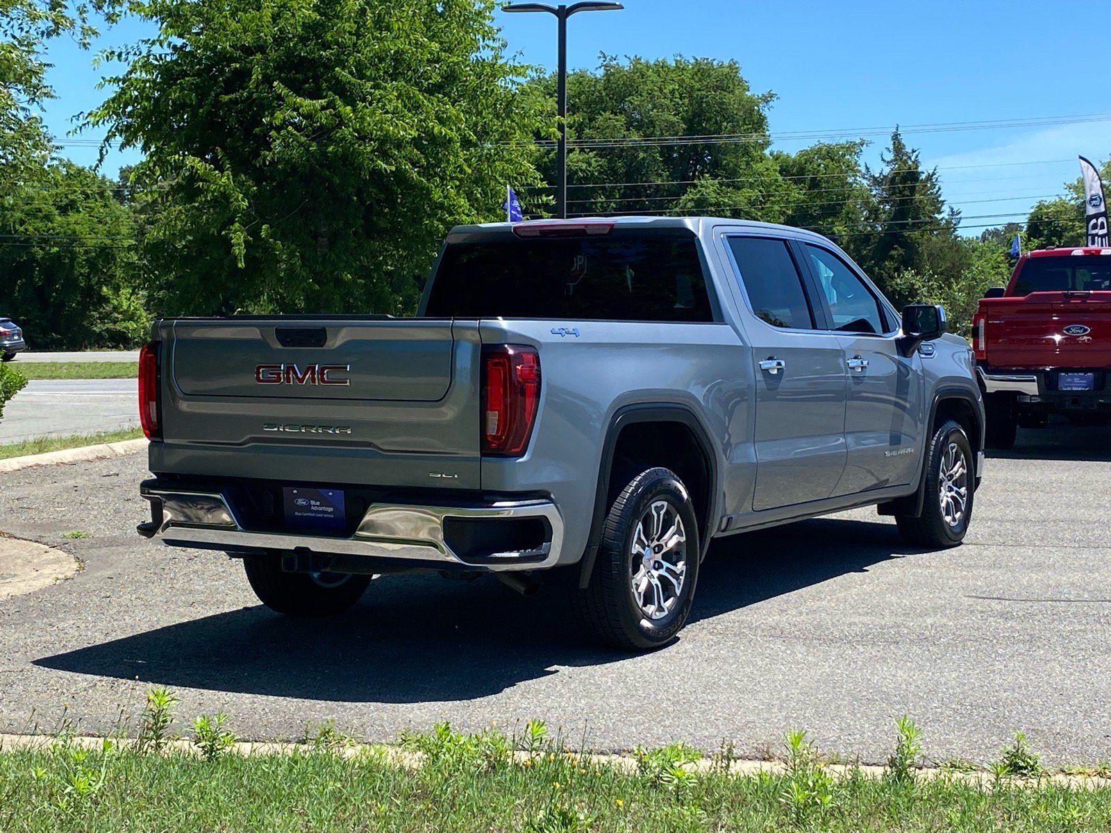 Used 2025 GMC Sierra 1500 SLT AWD/4WD image 4