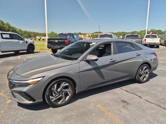 Used 2024 Hyundai Elantra Limited FWD image 8