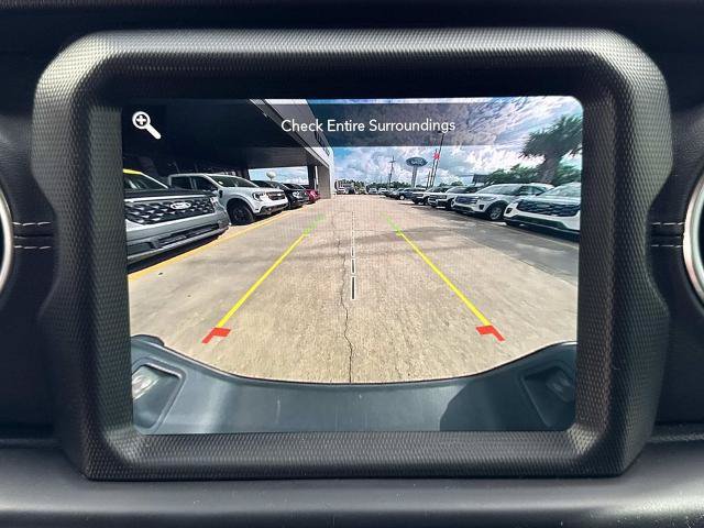 Used 2021 Jeep Gladiator Overland w/ Popular Equipment Package AWD/4WD image 24