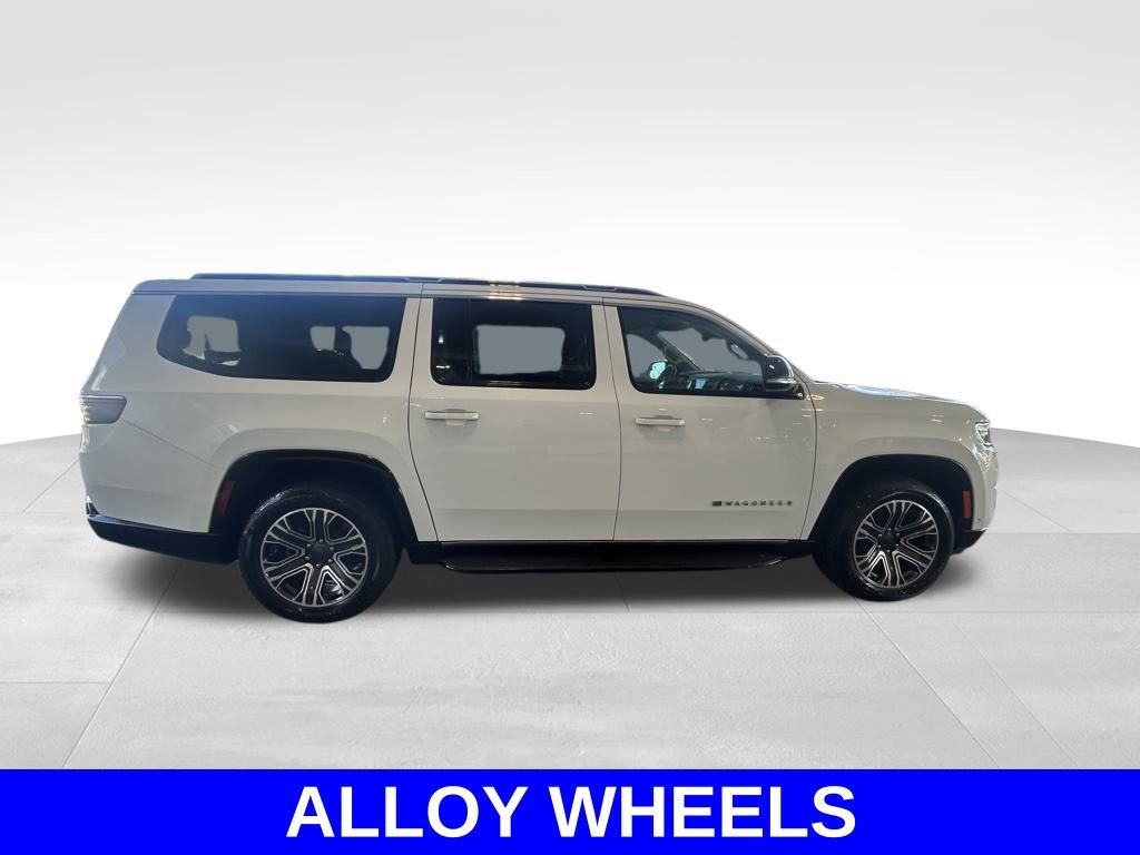 Used 2023 Jeep Wagoneer L Series II image 3