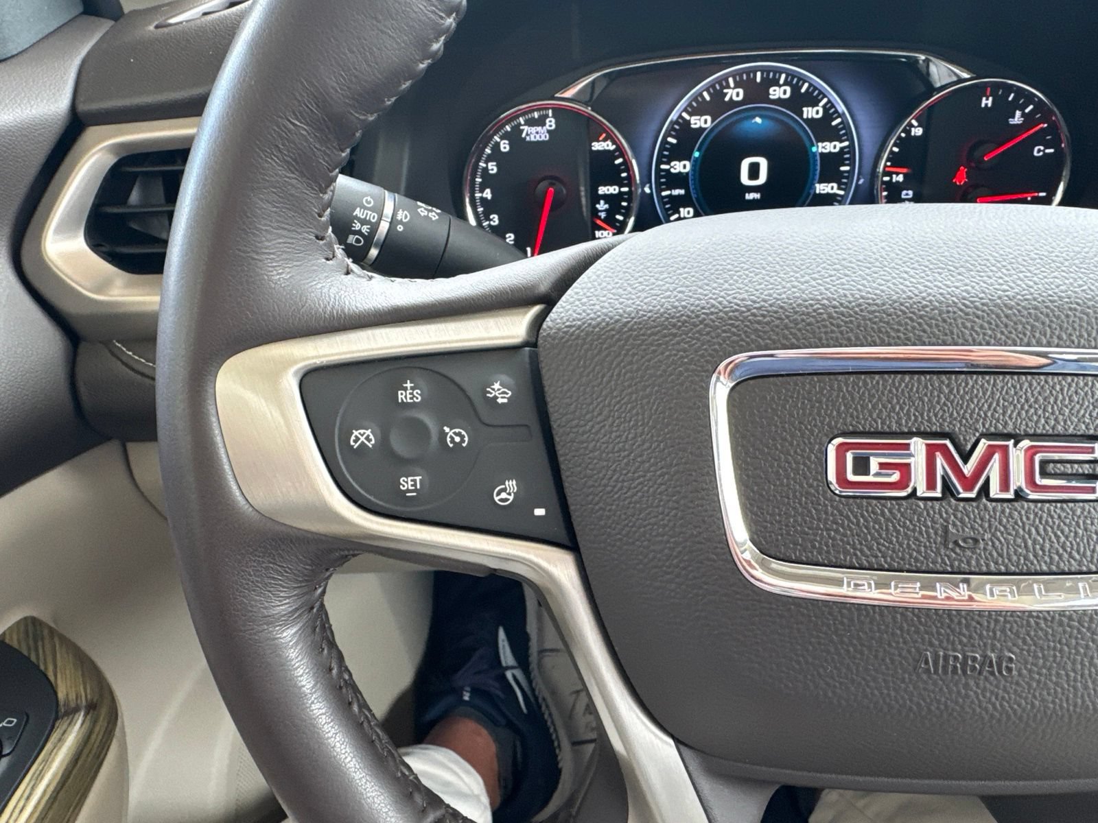 Used 2019 GMC Acadia Denali AWD/4WD image 32