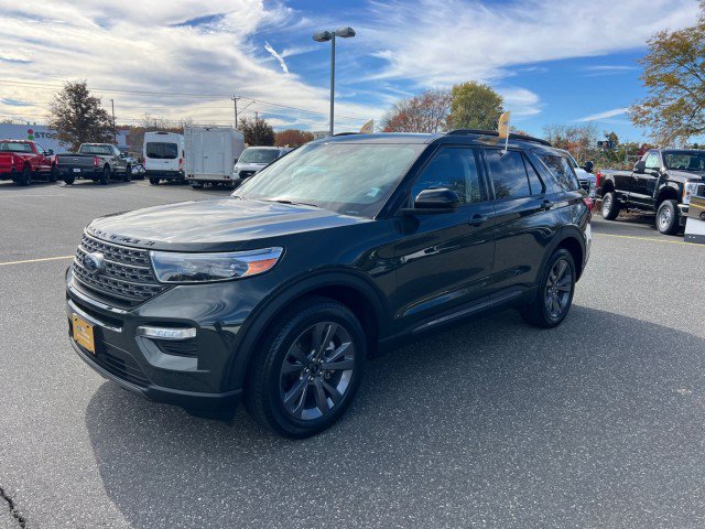 Certified 2023 Ford Explorer XLT w/ Equipment Group 202A AWD/4WD image 3