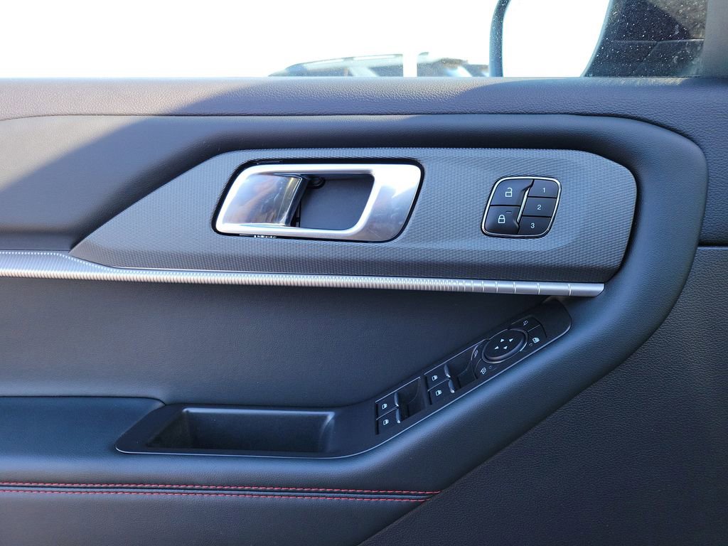 Certified 2025 Ford Explorer ST-Line w/ Premium Package image 18