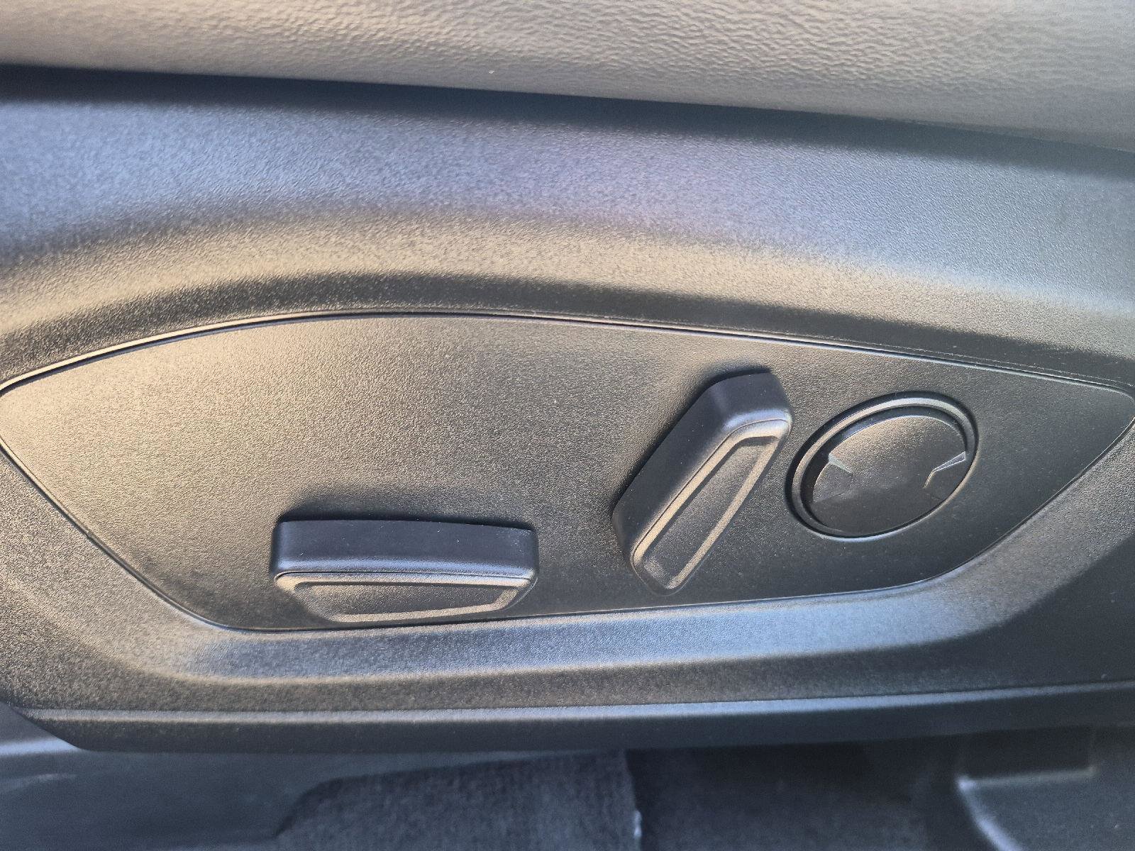 Certified 2022 Ford Explorer XLT w/ Equipment Group 202A image 16