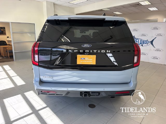 Certified 2025 Ford Expedition Active AWD/4WD image 7