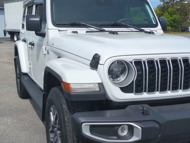 Used 2024 Jeep Wrangler Unlimited Sahara w/ Safety Group image 9
