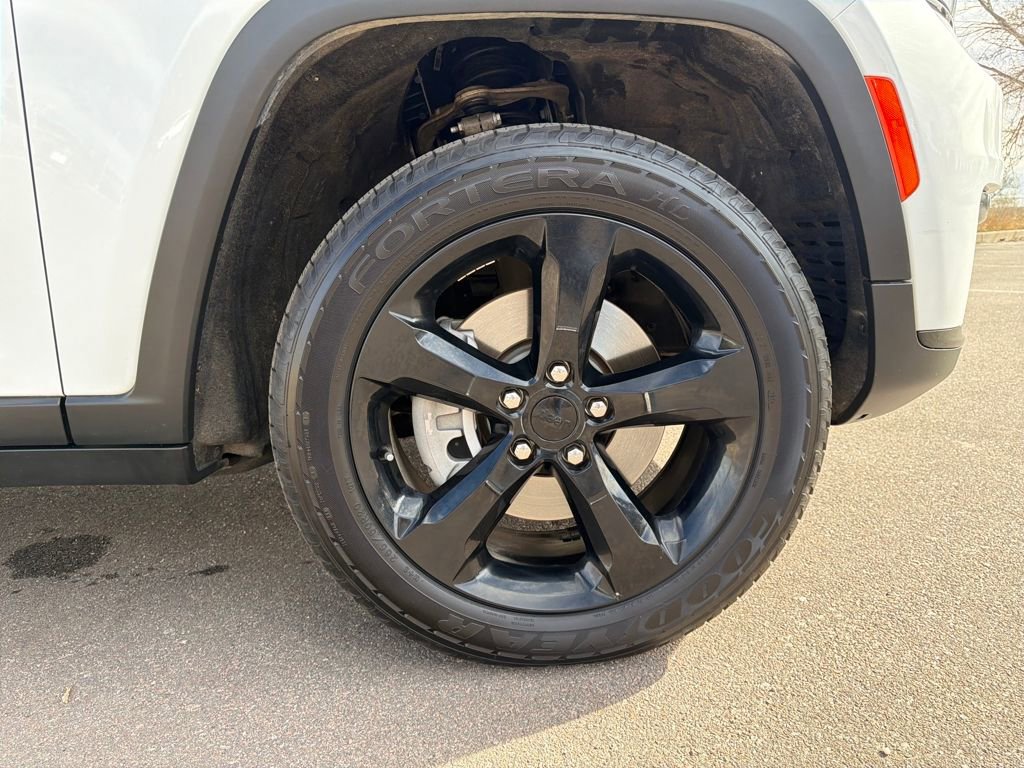 Used 2023 Jeep Grand Cherokee L Laredo image 37