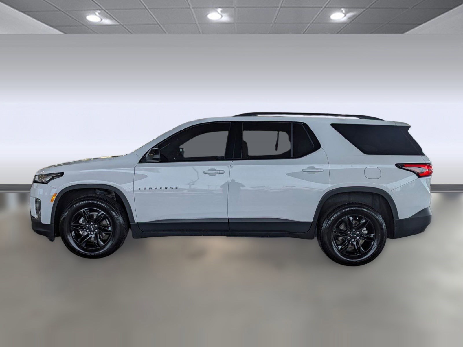 Used 2023 Chevrolet Traverse LS w/ Midnight/Sport Edition image 2