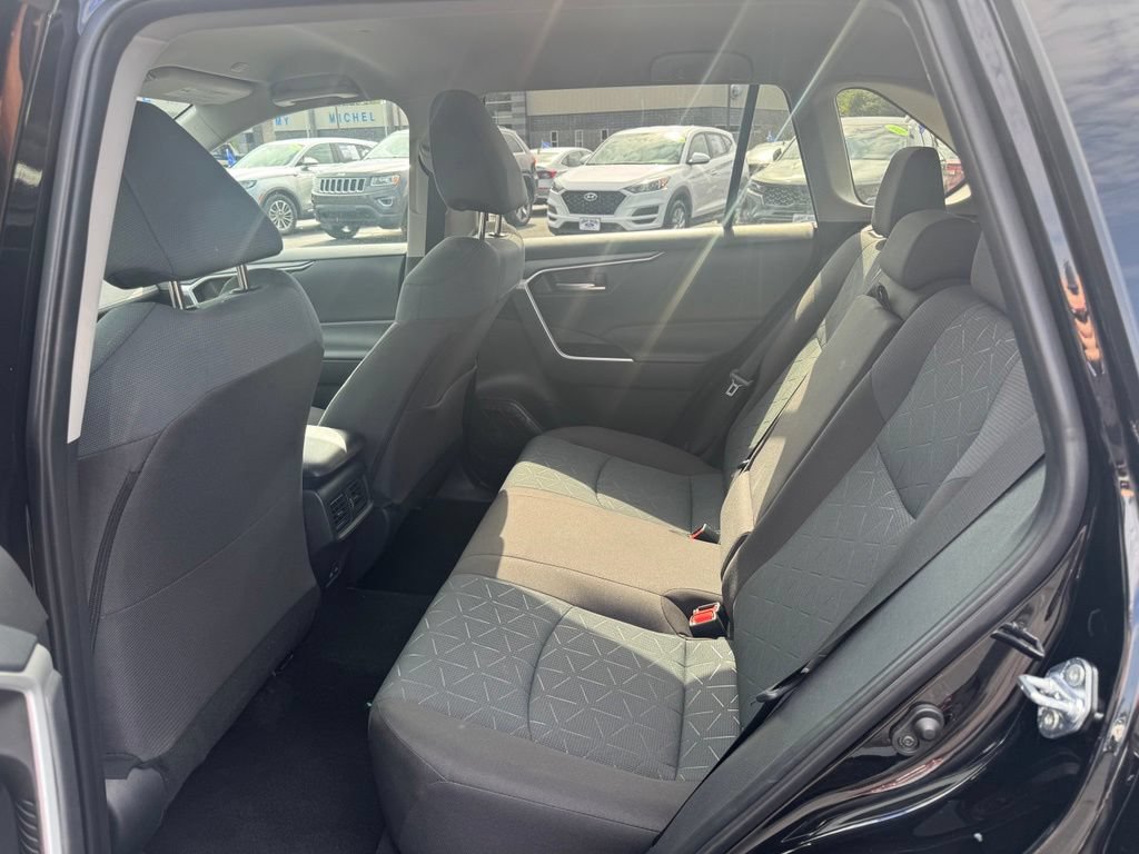 Used 2025 Toyota RAV4 XLE AWD/4WD image 20