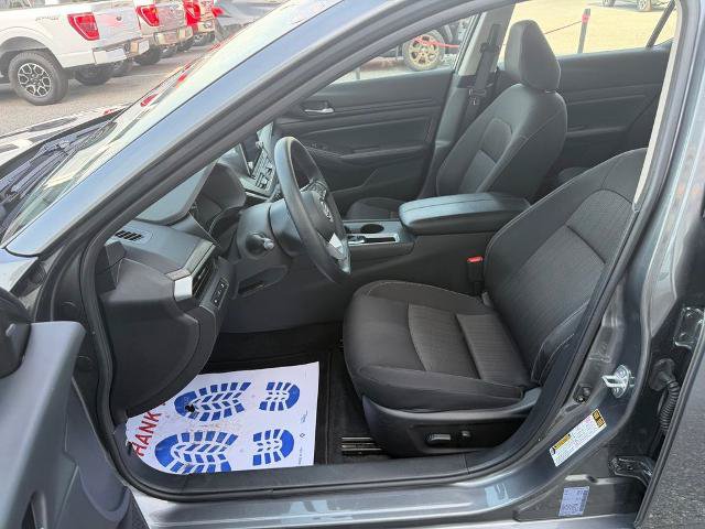 Used 2025 Nissan Altima 2.5 SV FWD image 11