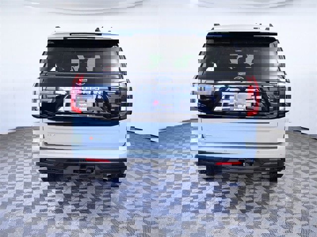 Certified 2025 Ford Expedition Active image 3