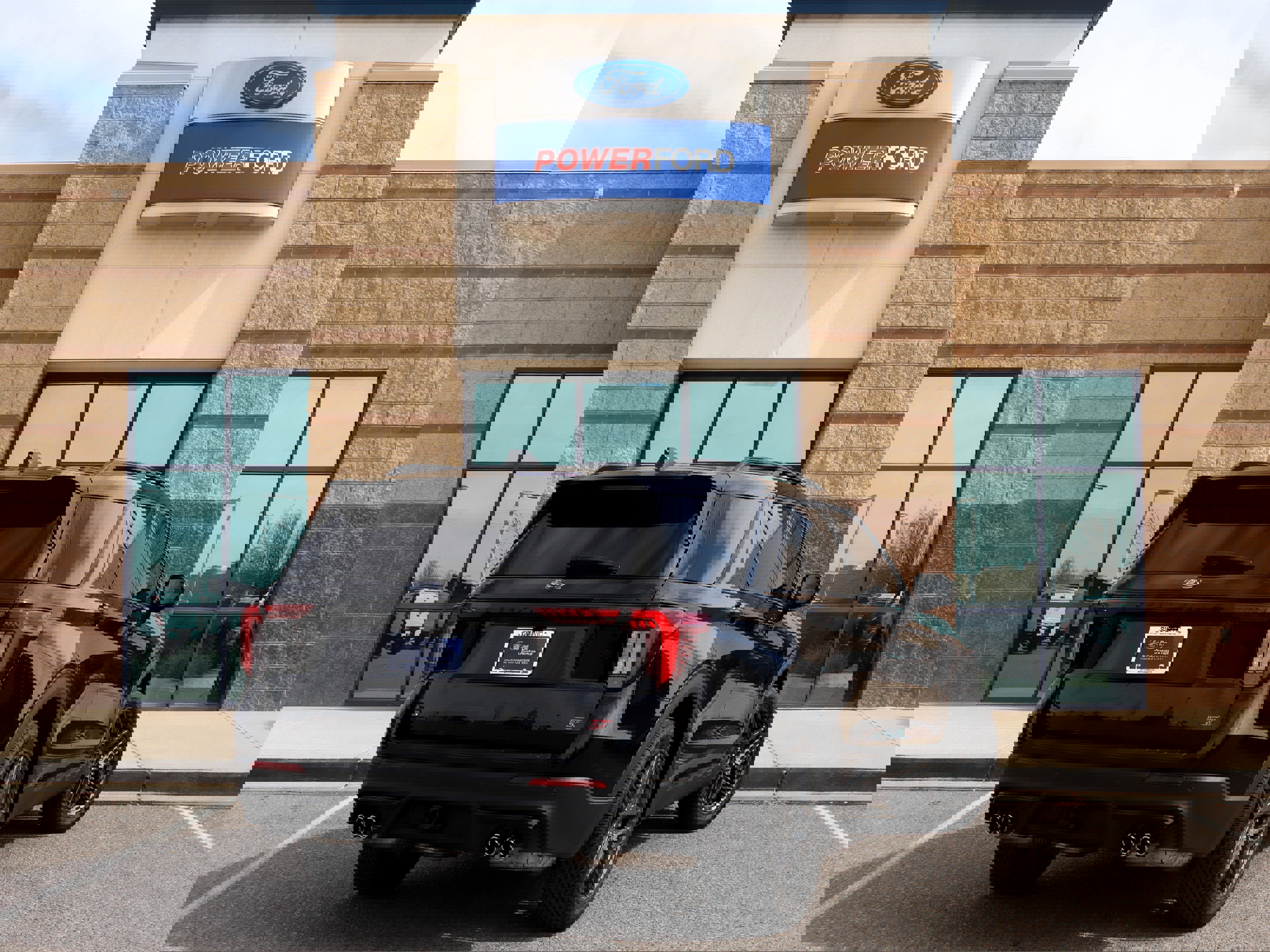 Certified 2025 Ford Explorer ST w/ Sun And Sound Package image 5