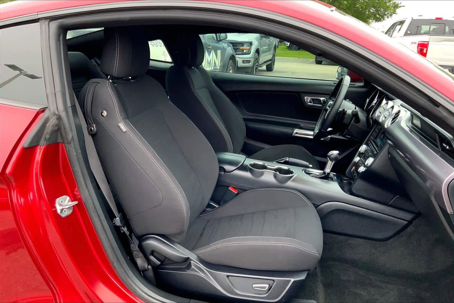 Certified 2017 Ford Mustang Coupe RWD image 8