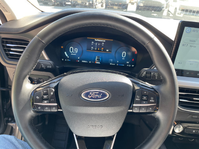 Certified 2025 Ford Escape Platinum AWD/4WD image 27