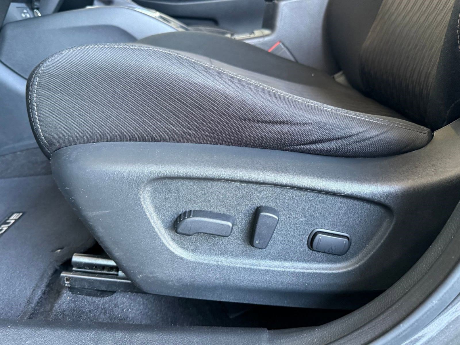 Used 2019 Nissan Rogue SV w/ Premium Package FWD image 14