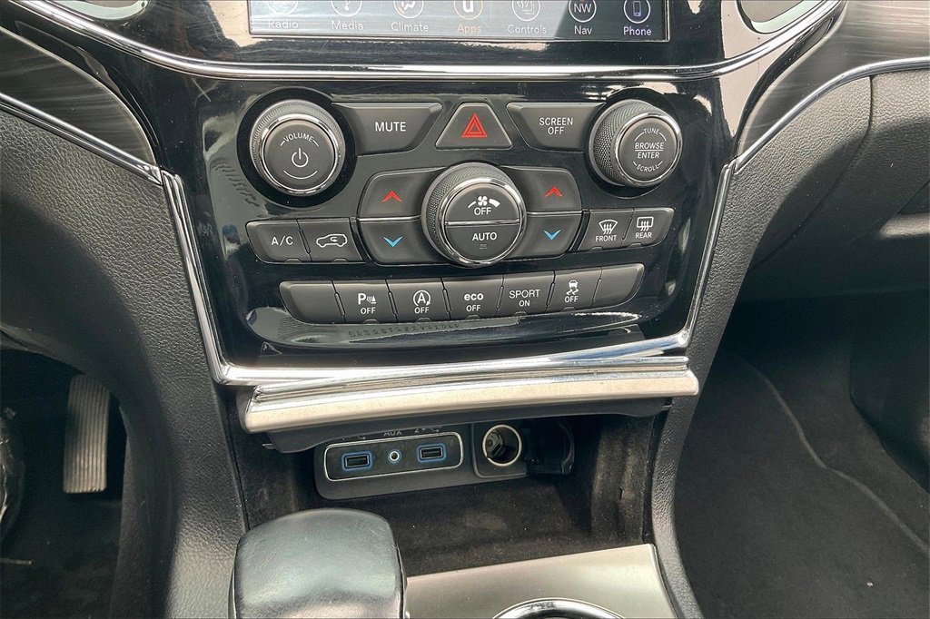 Used 2019 Jeep Grand Cherokee Limited w/ Luxury Group II image 33