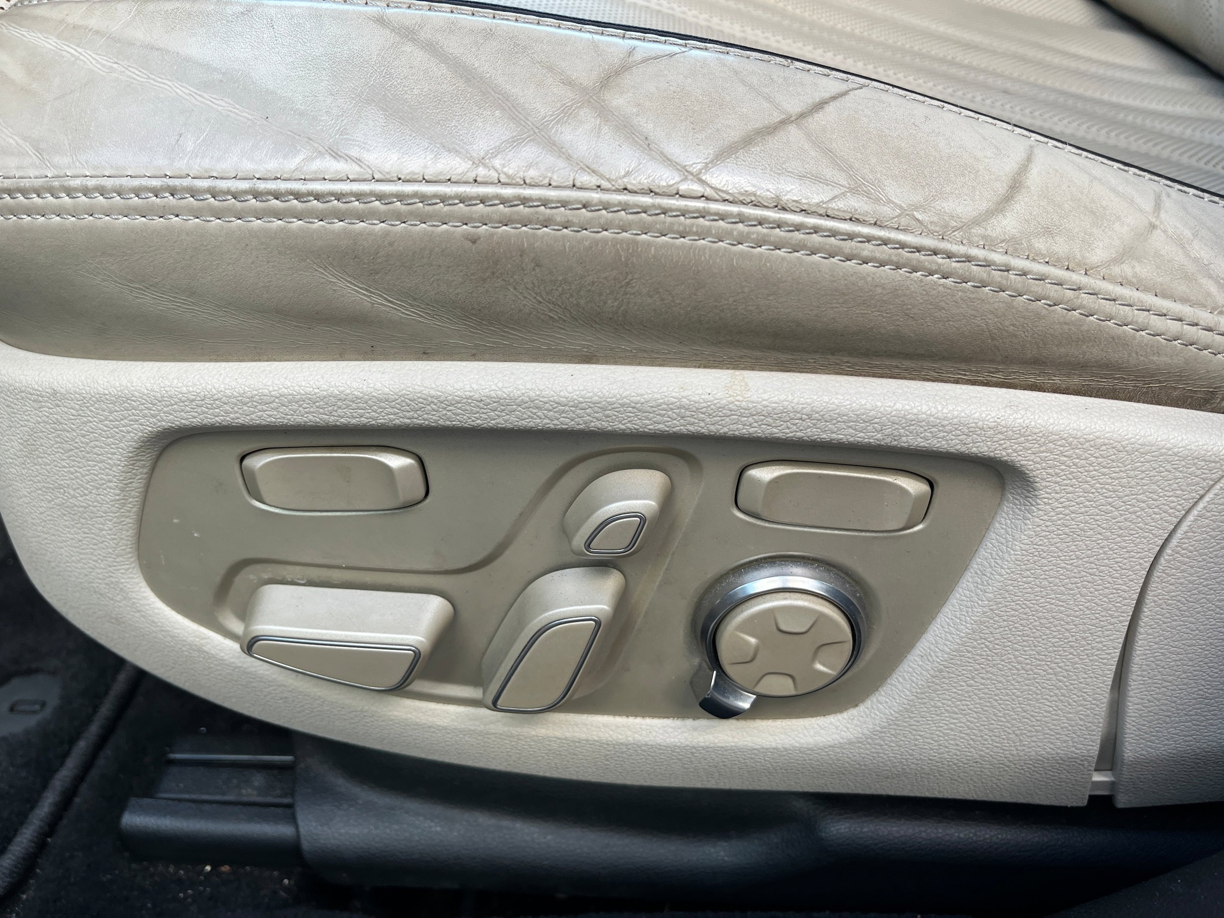 Used 2017 Genesis G90 5.0 Ultimate AWD/4WD image 9
