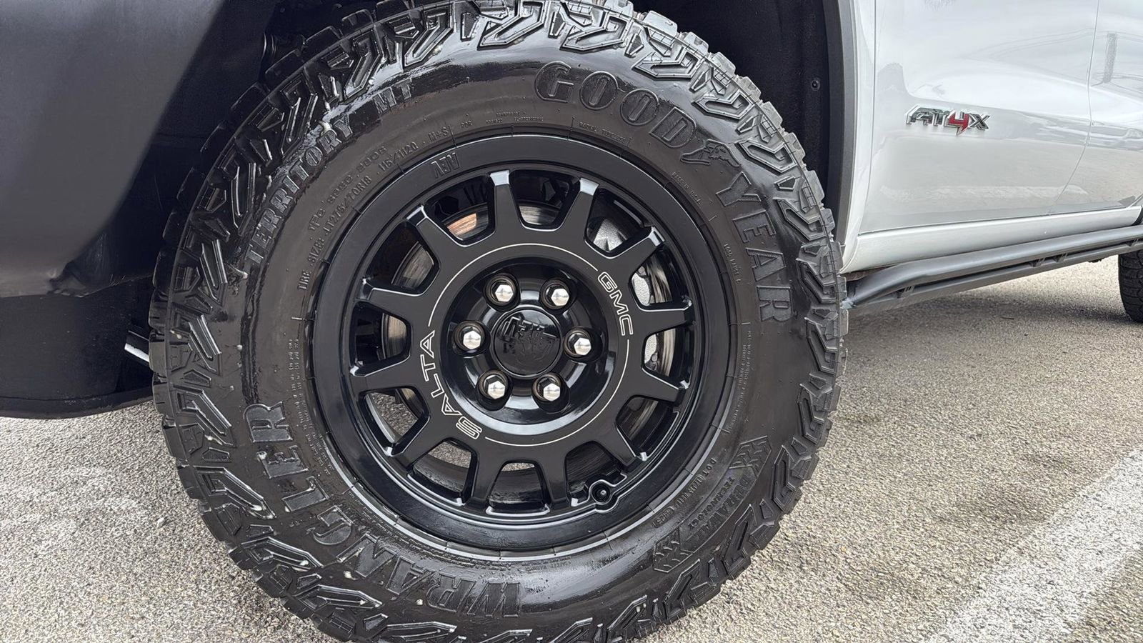 Used 2024 GMC Sierra 1500 AT4X w/ AT4X AEV Edition image 9