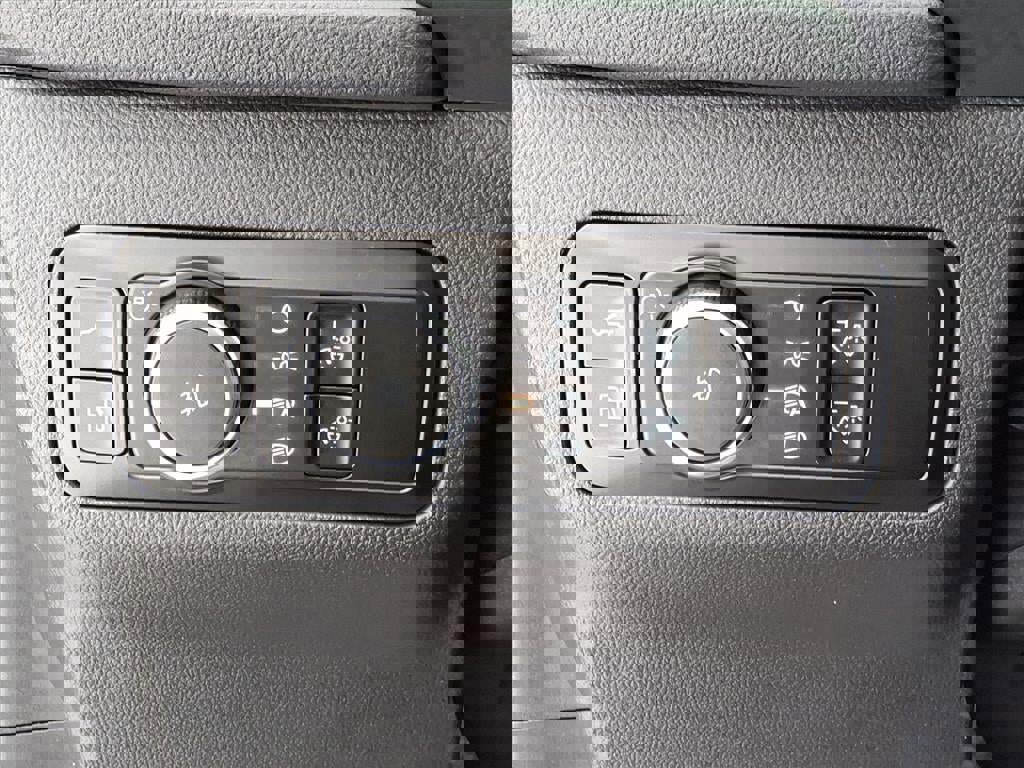 Certified 2025 Ford Escape Premium w/ PHEV Premium Package image 15