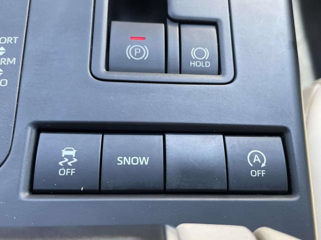Used 2021 Toyota Highlander XLE FWD image 21