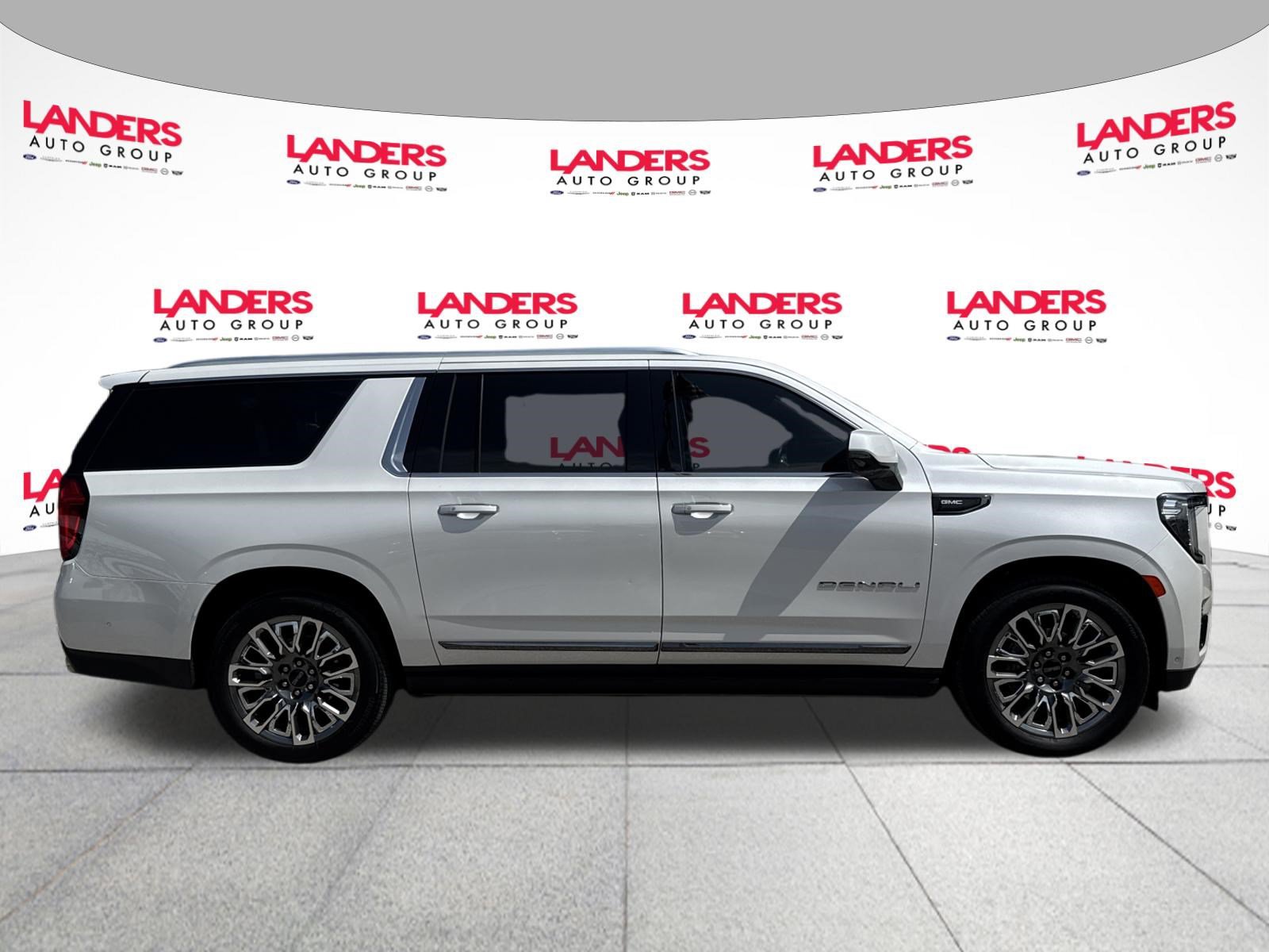 Used 2023 GMC Yukon XL Denali Ultimate w/ LPO, Floor Liner Package AWD/4WD image 2