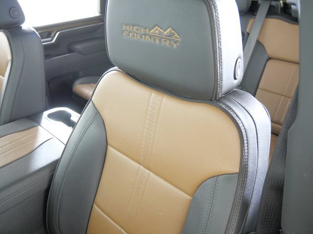 Used 2025 Chevrolet Silverado 3500 High Country w/ Technology Package AWD/4WD image 17