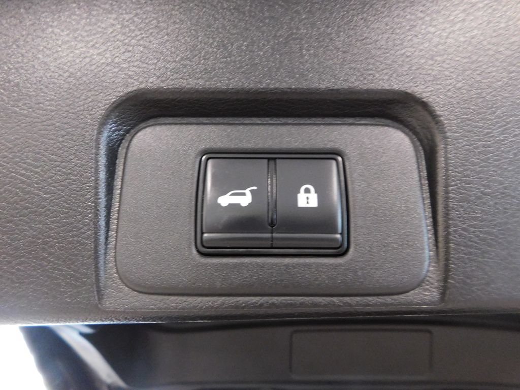 Used 2025 Nissan Rogue SV AWD/4WD image 45