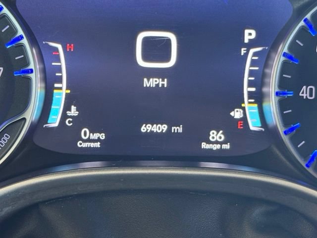 Used 2024 Chrysler Pacifica Touring-L FWD image 19