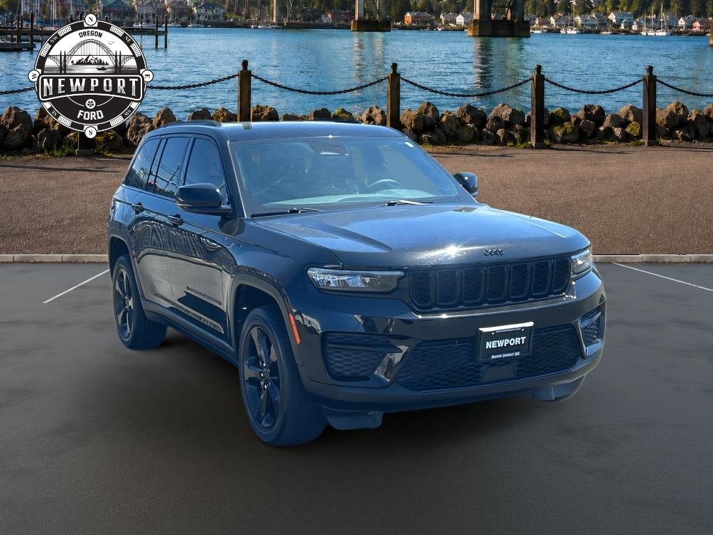 Used 2023 Jeep Grand Cherokee Altitude AWD/4WD image 1