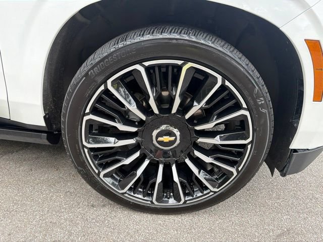 Used 2025 Chevrolet Suburban High Country AWD/4WD image 37