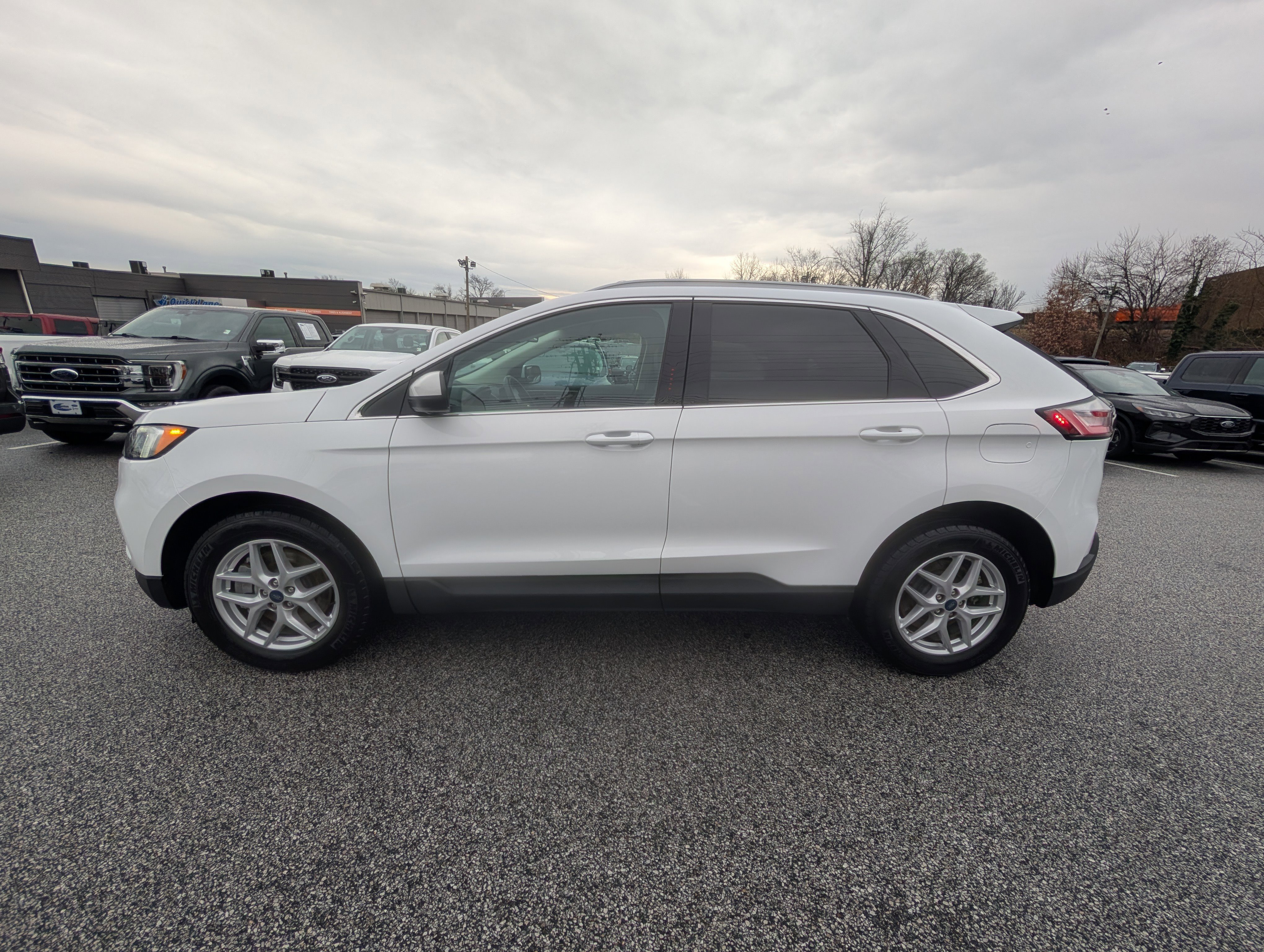 Certified 2022 Ford Edge SEL w/ Convenience Package image 3
