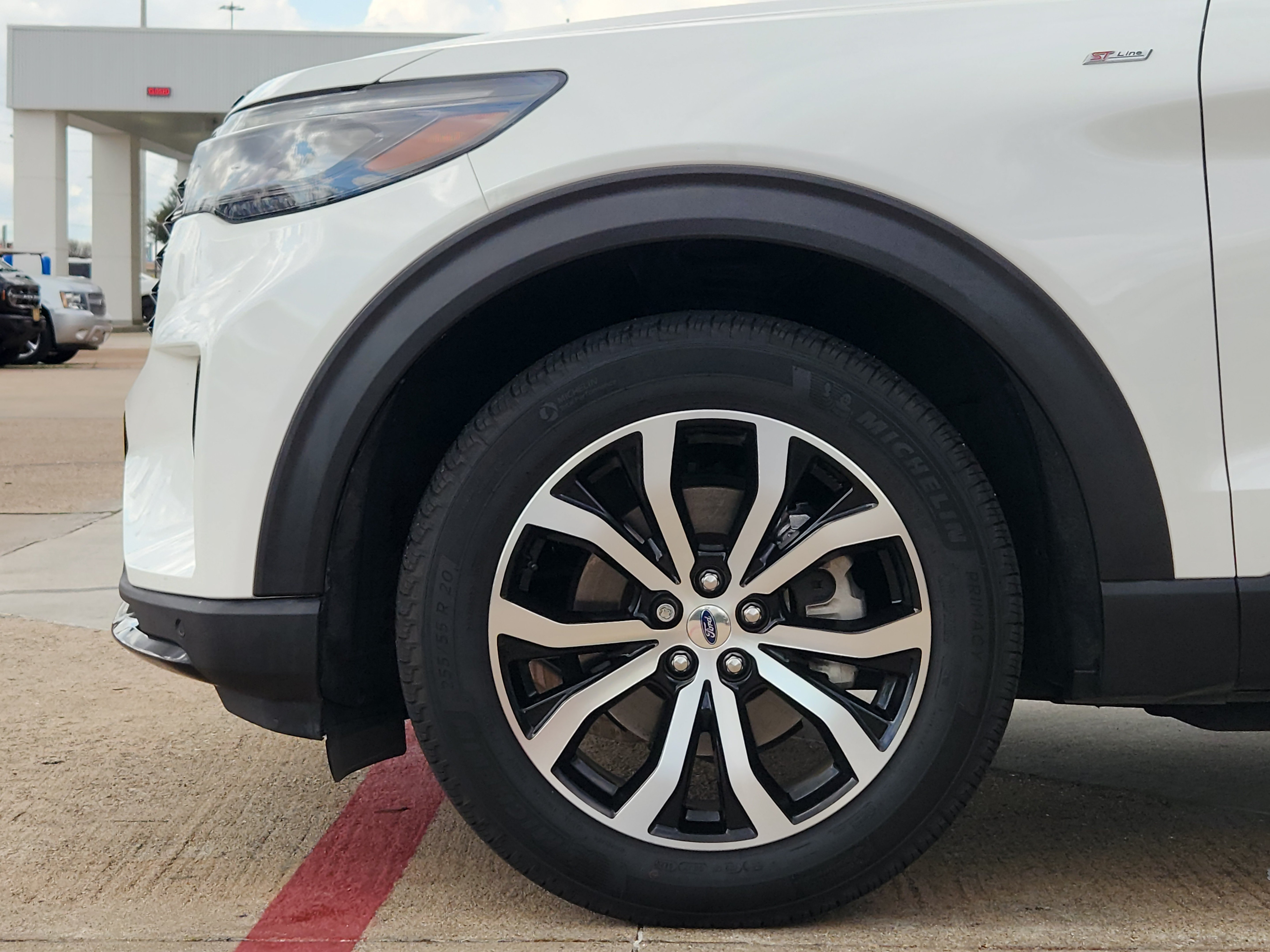 Certified 2025 Ford Explorer ST-Line AWD/4WD image 5