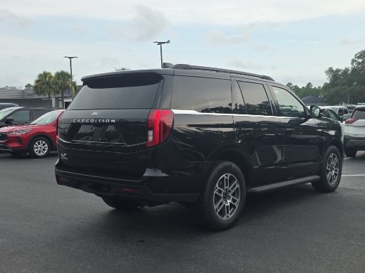 Certified 2025 Ford Expedition Active RWD image 3