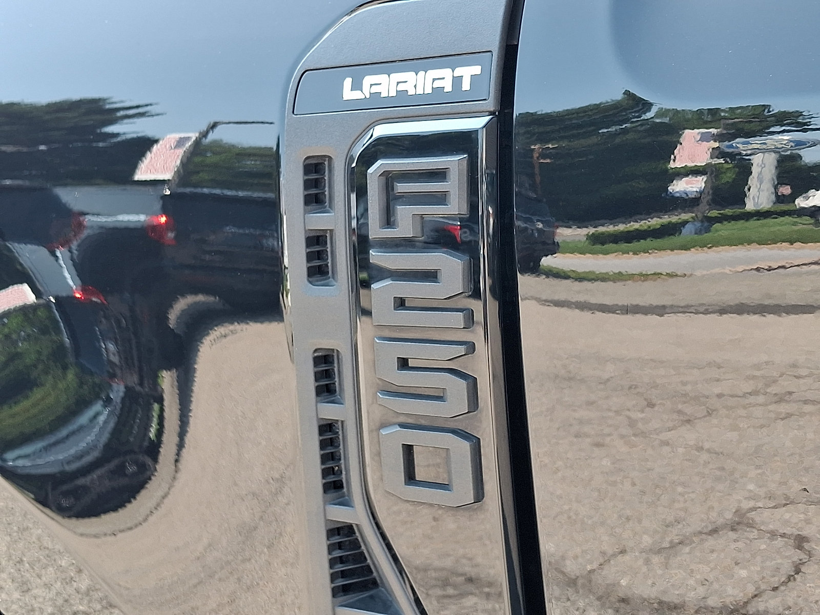Certified 2024 Ford F250 Lariat w/ Lariat Ultimate Package AWD/4WD image 33