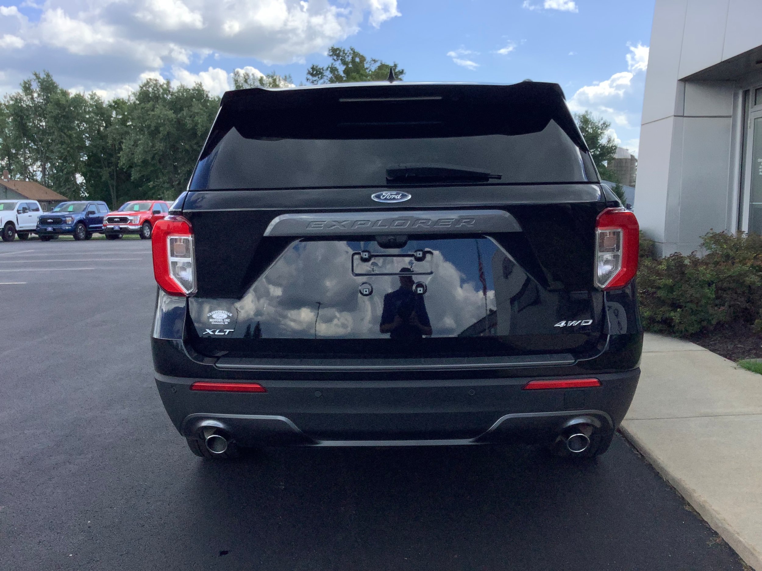 Certified 2024 Ford Explorer XLT w/ Equipment Group 202A AWD/4WD image 5
