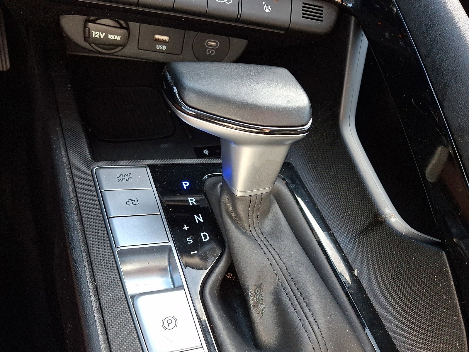 Used 2025 Hyundai Elantra SEL FWD image 14