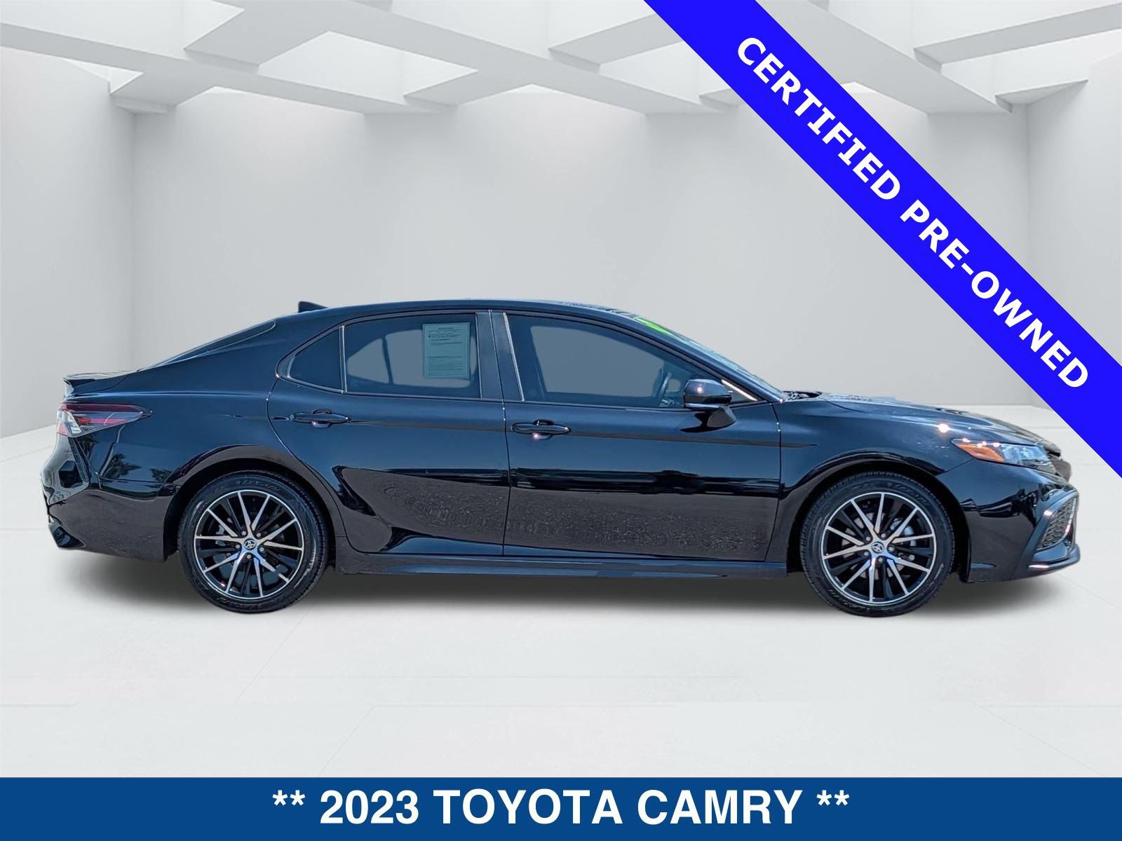 Used 2023 Toyota Camry SE image 5
