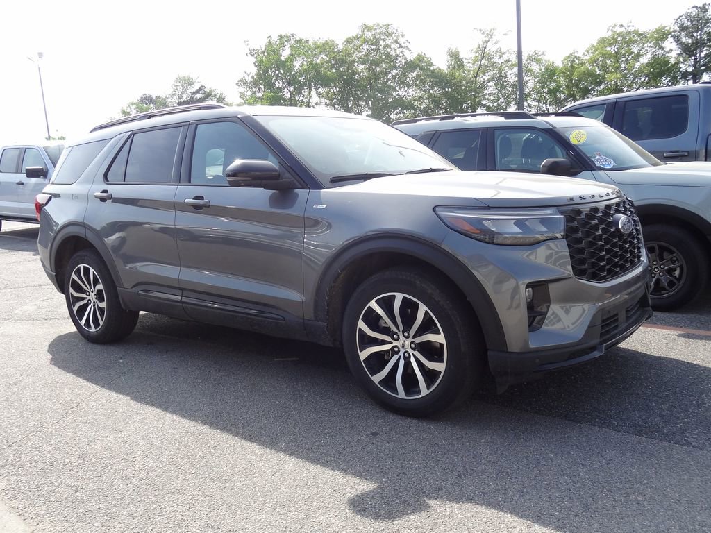 Certified 2025 Ford Explorer ST-Line AWD/4WD image 2