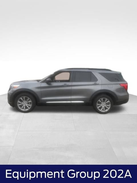 Certified 2023 Ford Explorer XLT w/ Equipment Group 202A AWD/4WD image 3