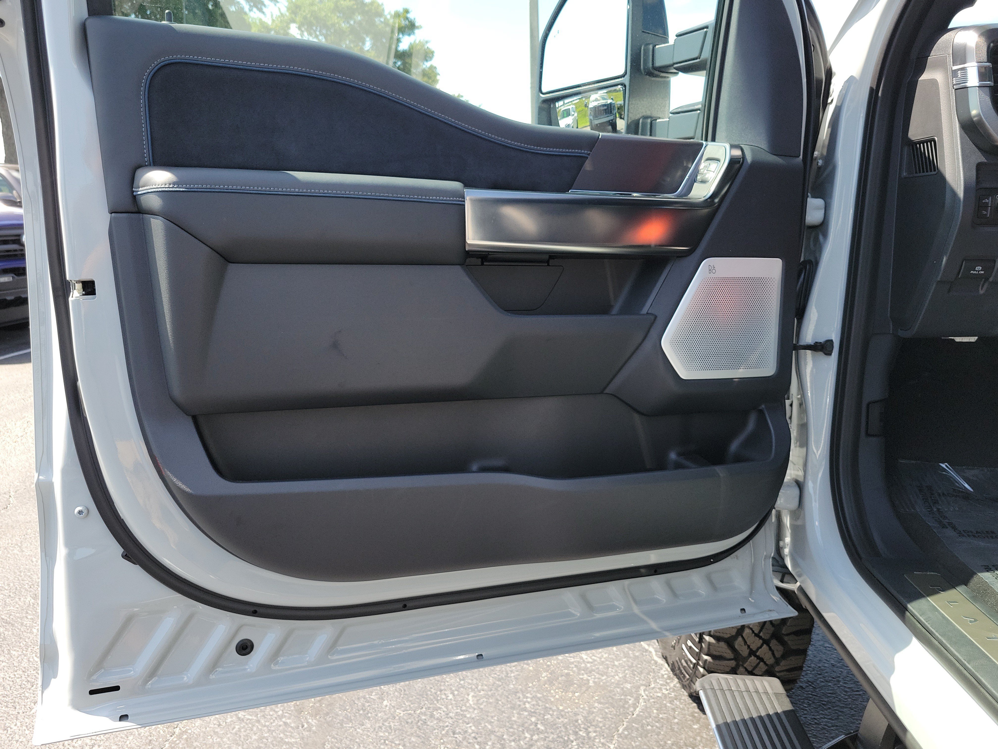 Certified 2026 Ford F350 Platinum w/ Tremor Off-Road Package AWD/4WD image 17
