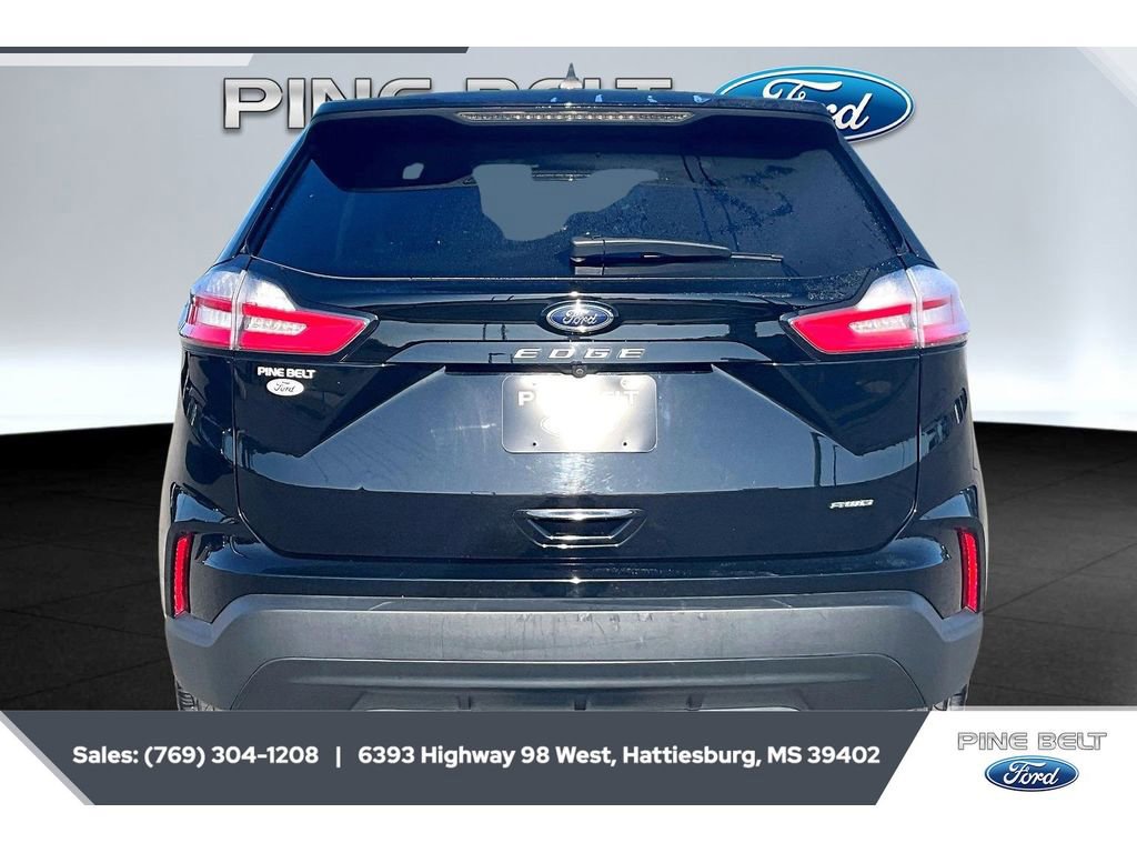 Certified 2023 Ford Edge SE image 3