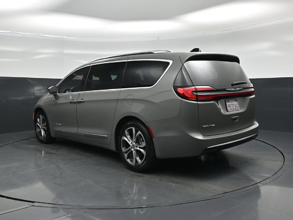Used 2024 Chrysler Pacifica Pinnacle FWD image 6