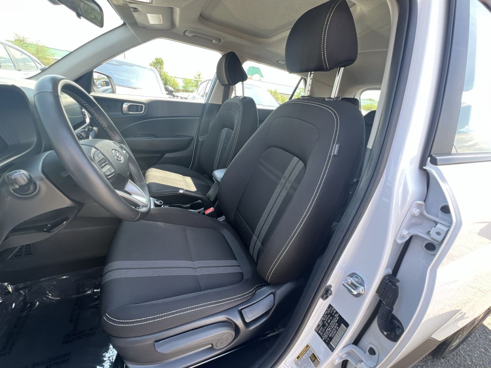 Used 2025 Hyundai Venue SEL FWD image 21