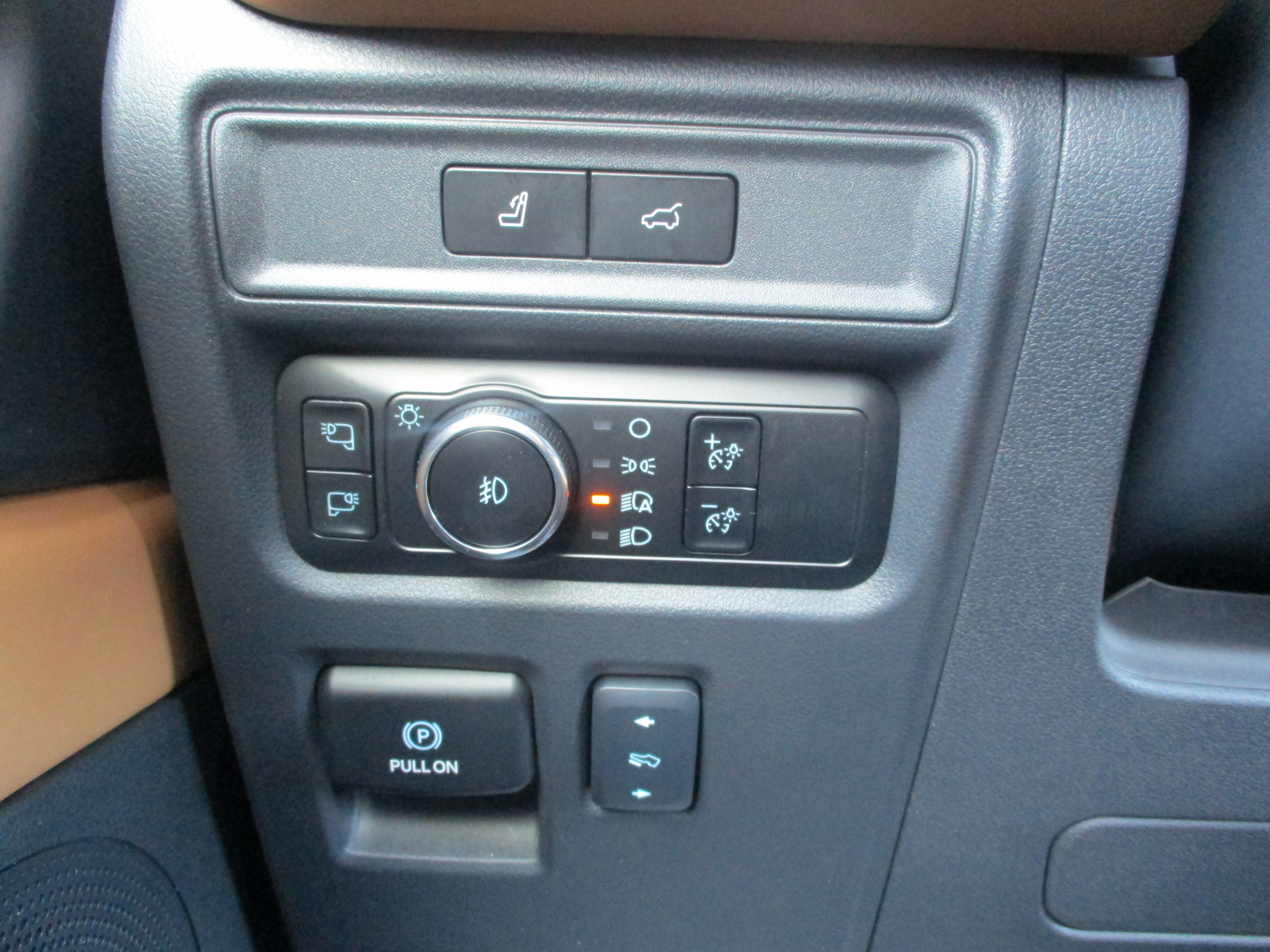 Certified 2024 Ford Expedition Max Platinum RWD image 18