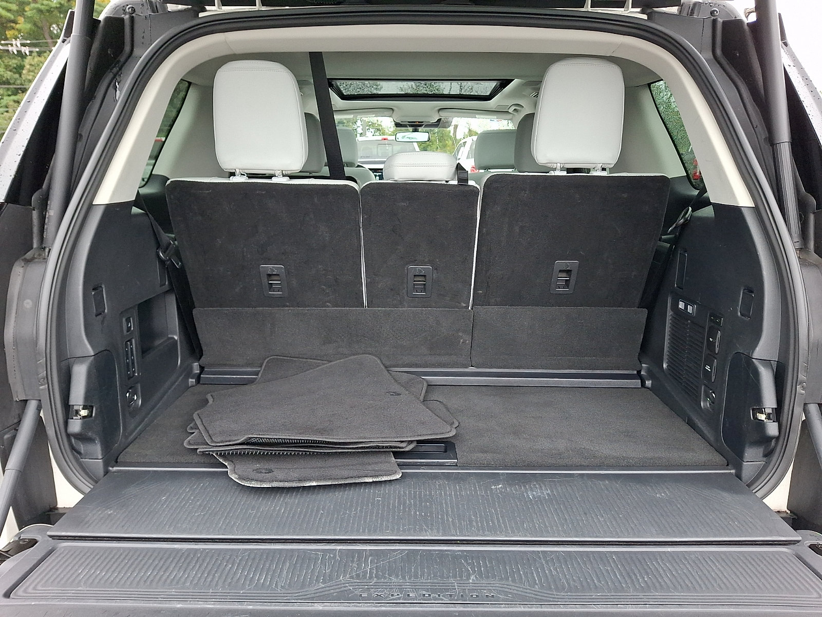 Certified 2025 Ford Expedition Platinum w/ Driver's Package AWD/4WD image 32