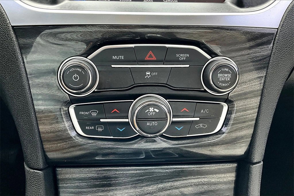 Used 2022 Chrysler 300 Touring w/ Sport Appearance Package image 31