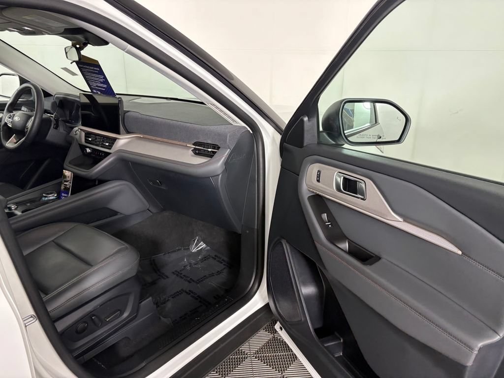 Certified 2025 Ford Explorer Active w/ Active Comfort Package AWD/4WD image 39
