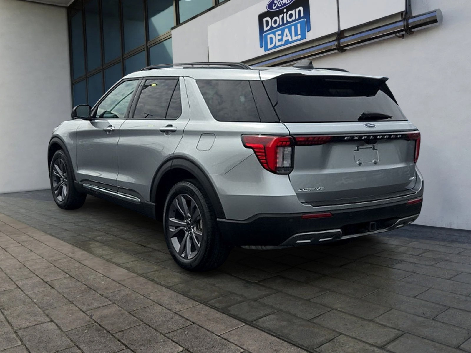 Certified 2025 Ford Explorer Active w/ Active Comfort Package AWD/4WD image 5