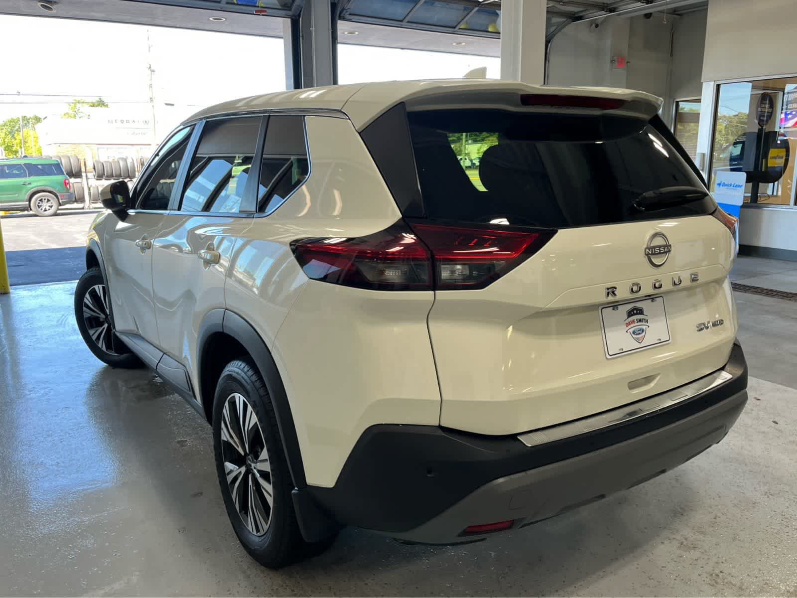 Used 2023 Nissan Rogue SV AWD/4WD image 7