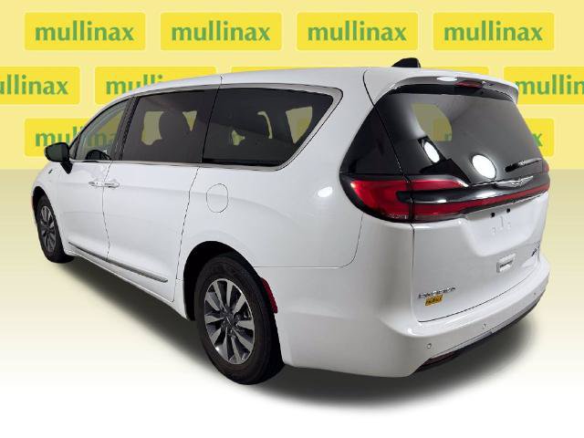 Used 2023 Chrysler Pacifica Limited FWD image 11